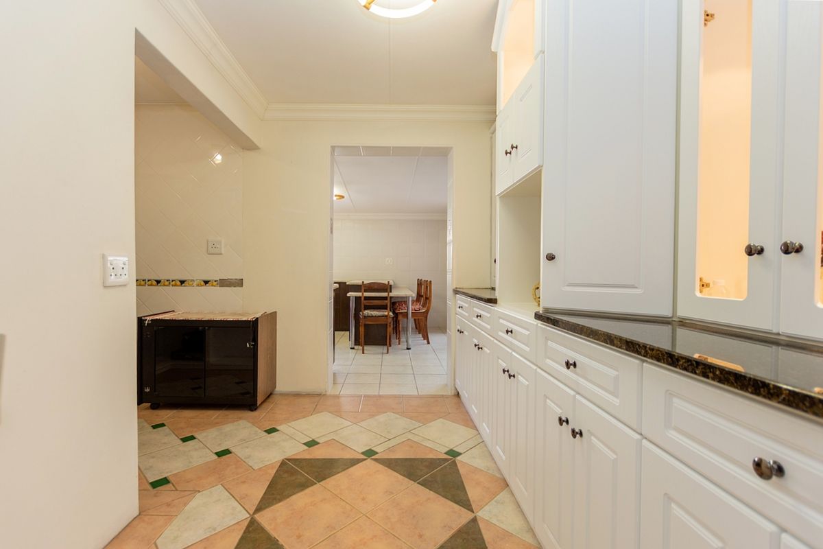 This modern home offers the perfect layout for permanent residence with the convenience of a lock-up - Photo 5