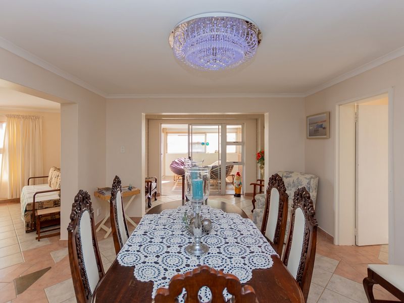 This modern home offers the perfect layout for permanent residence with the convenience of a lock-up - Photo 9