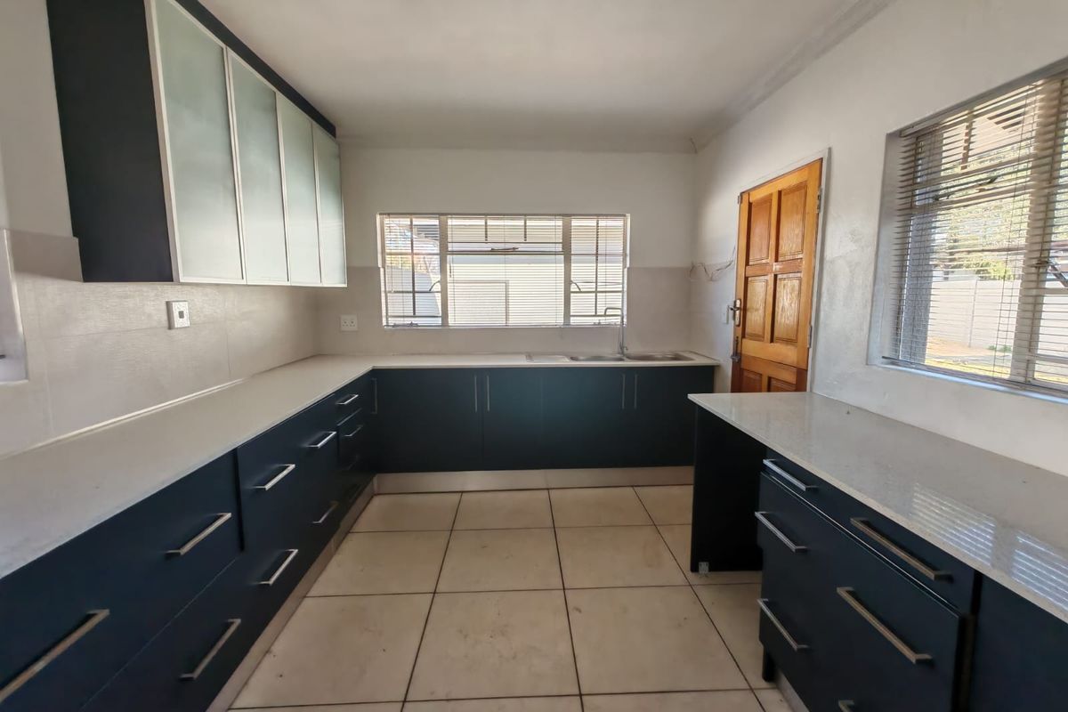 # Bedroom 2 Bathroom house for Sale in Vaalpark - Photo 2