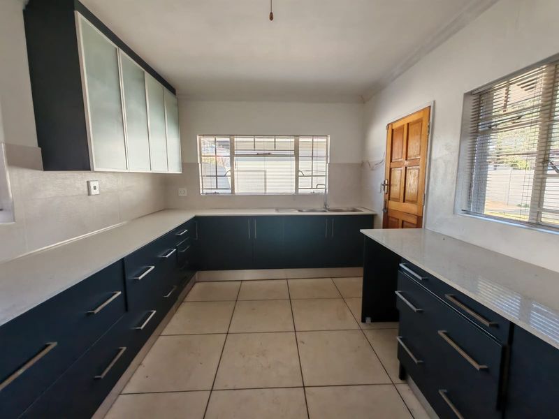 # Bedroom 2 Bathroom house for Sale in Vaalpark - Photo 2