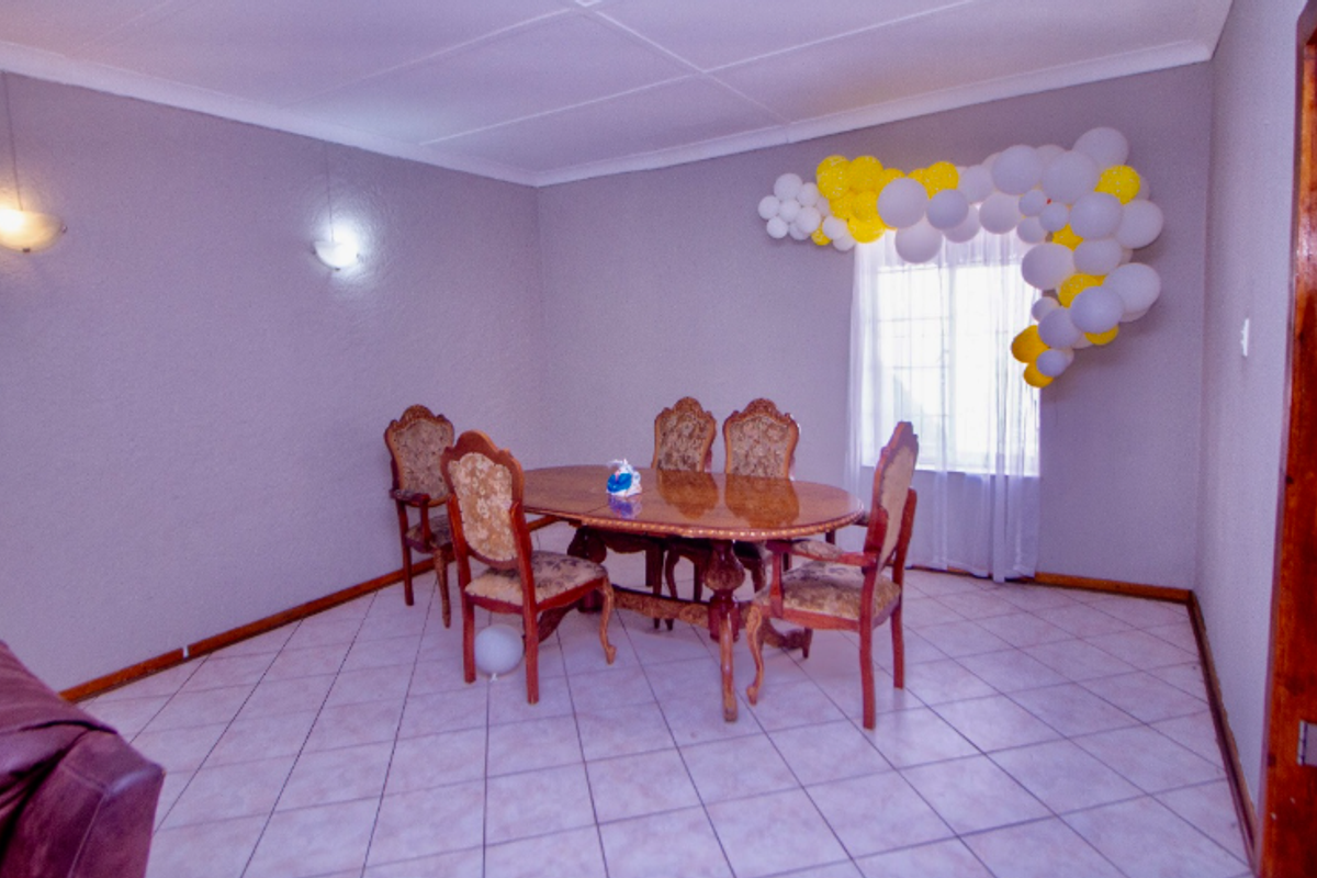 Prime and Secure Johannesburg Home with Bonus Cottage - Photo 5