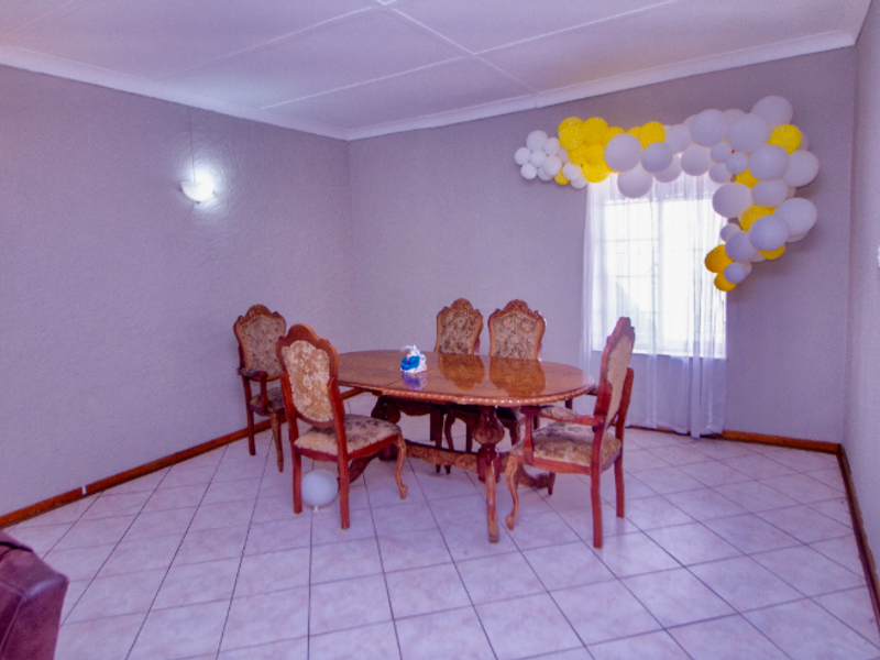 Prime and Secure Johannesburg Home with Bonus Cottage - Photo 5