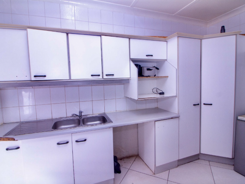 Prime and Secure Johannesburg Home with Bonus Cottage - Photo 2