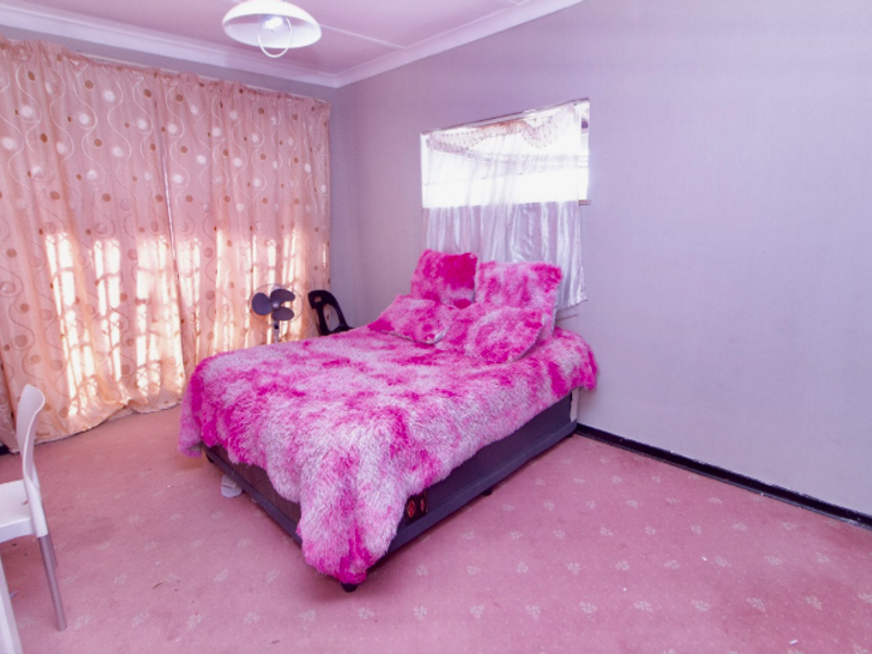 Prime and Secure Johannesburg Home with Bonus Cottage - Photo 8