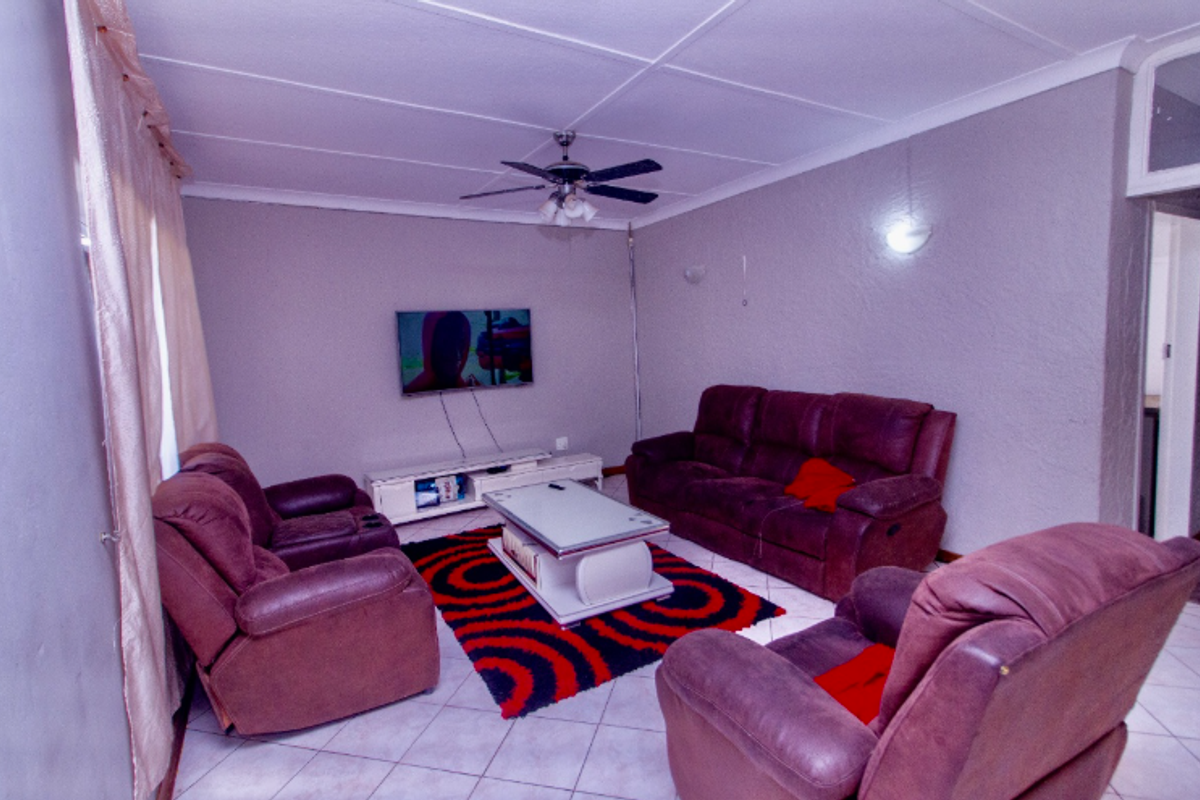 Prime and Secure Johannesburg Home with Bonus Cottage - Photo 4