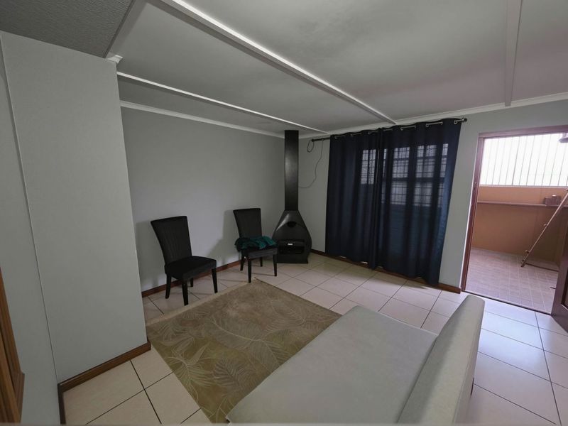 Comfortable Living with Potential - Photo 6