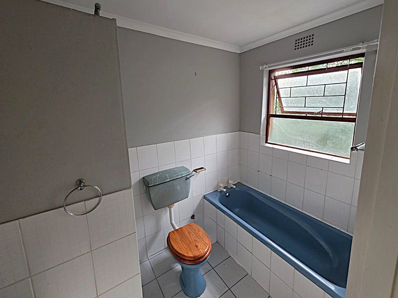Comfortable Living with Potential - Photo 10