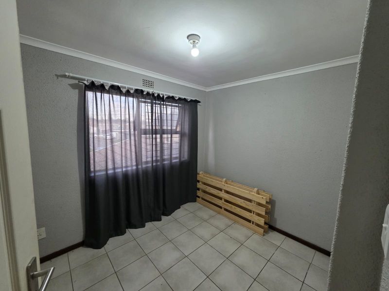 Comfortable Living with Potential - Photo 8