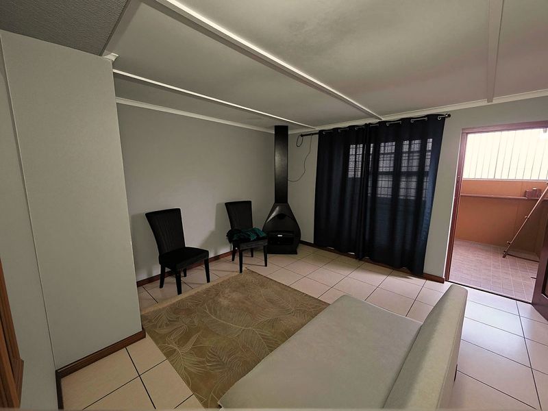 Comfortable Living with Potential - Photo 3