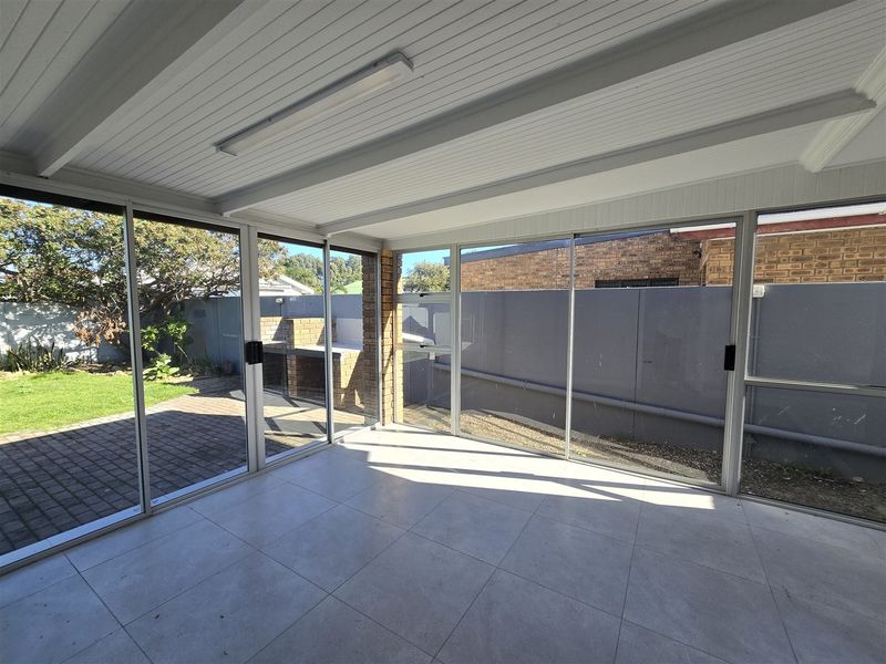Secure Gordon's Bay House with Mountain Views - Photo 10