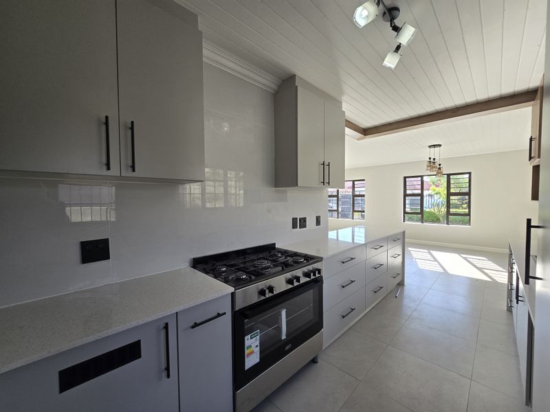 Secure Gordon's Bay House with Mountain Views - Photo 1
