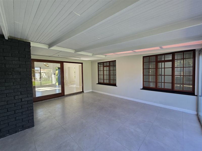 Secure Gordon's Bay House with Mountain Views - Photo 9