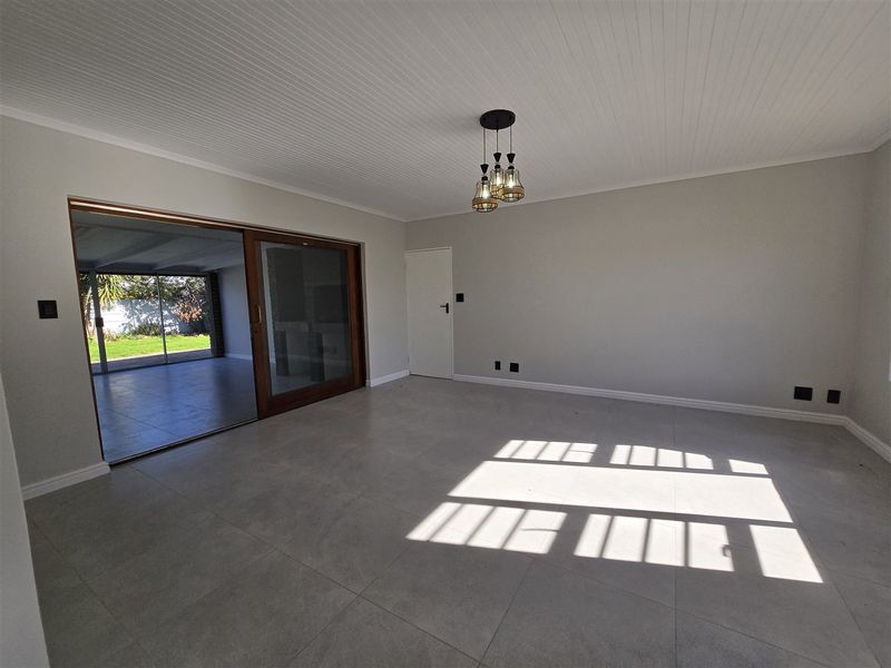 Secure Gordon's Bay House with Mountain Views - Photo 7