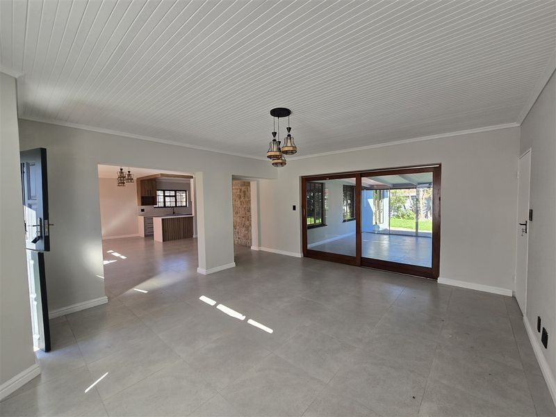 Secure Gordon's Bay House with Mountain Views - Photo 6