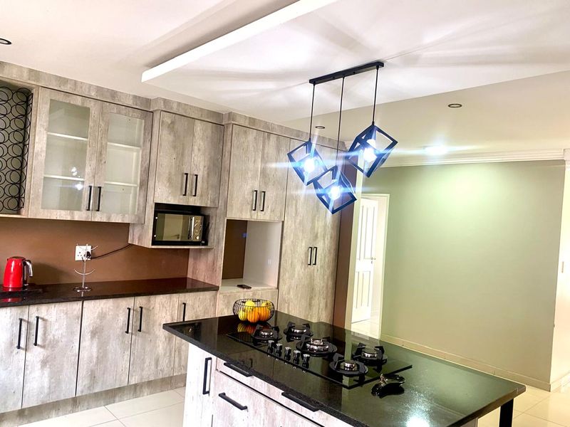Charming Family Home in Prestigious Upper Estate - Photo 4