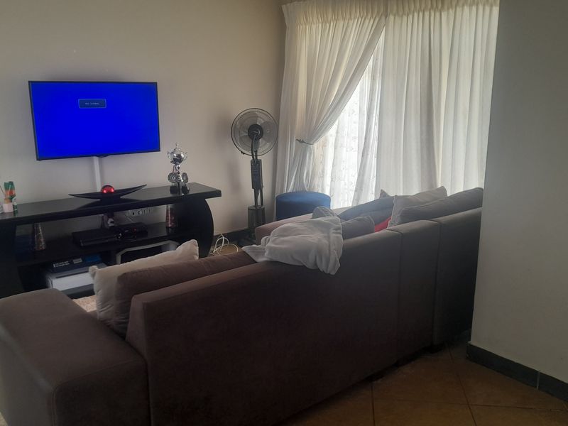 Modern 3-Bedroom Unit in Secure Sharon Park Complex - Photo 6