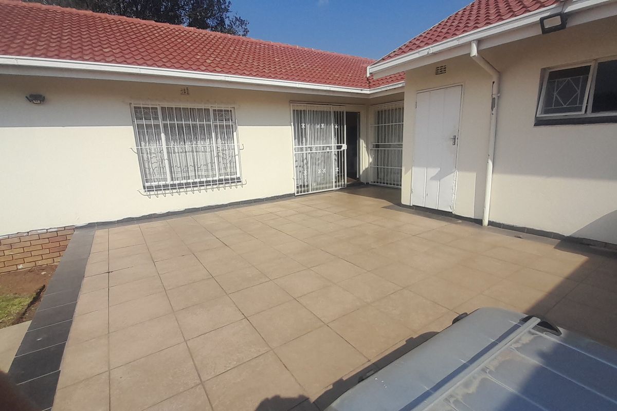 Modern 3-Bedroom Unit in Secure Sharon Park Complex - Photo 3