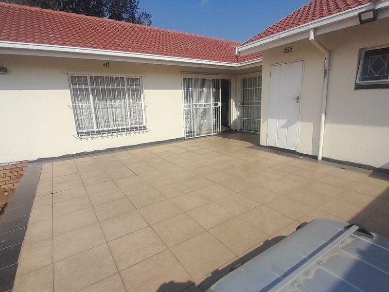 Modern 3-Bedroom Unit in Secure Sharon Park Complex - Photo 3