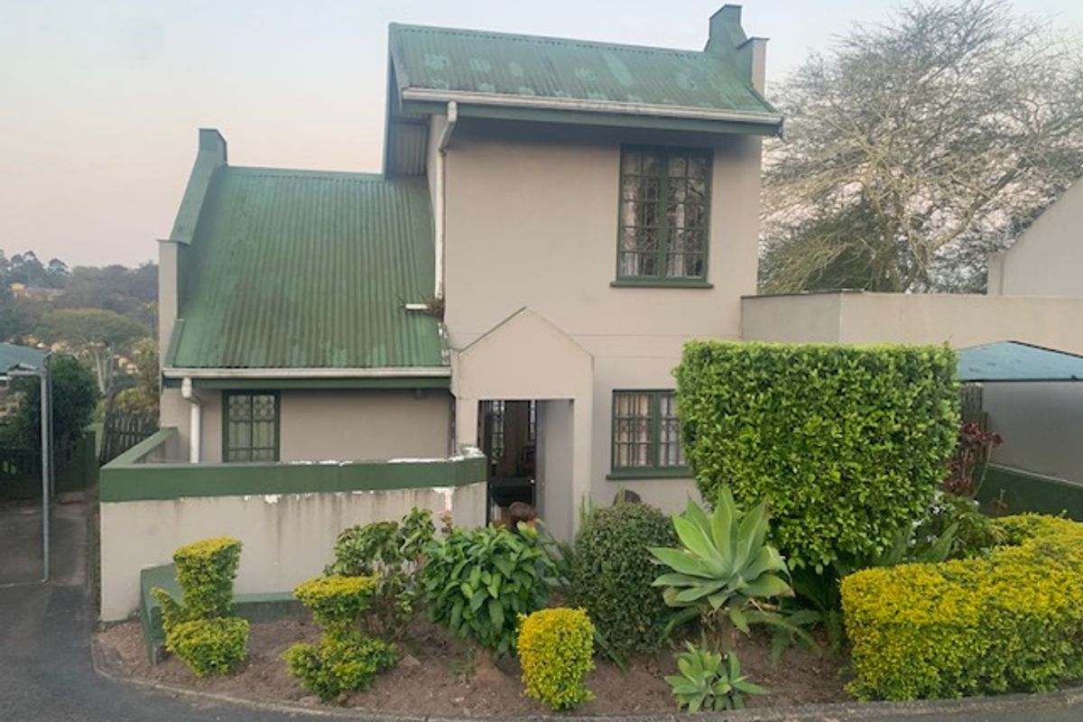 Pretty Unit with Private Garden and View - Photo 2
