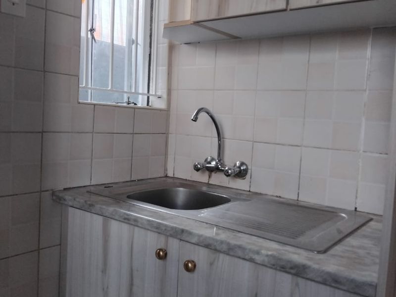 Stunning 2 bedroom house - Photo 5