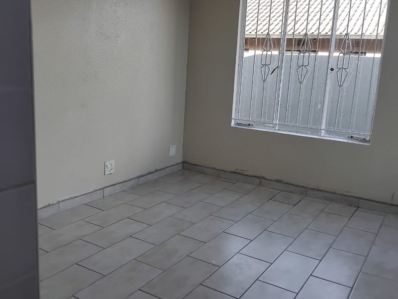 Stunning 2 bedroom house - Photo 8