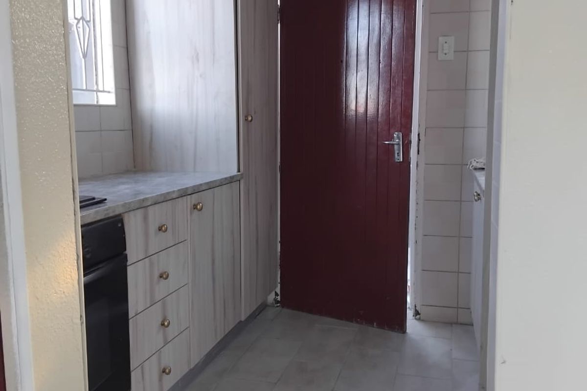 Stunning 2 bedroom house - Photo 4