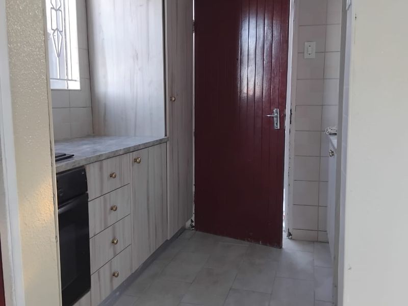 Stunning 2 bedroom house - Photo 4