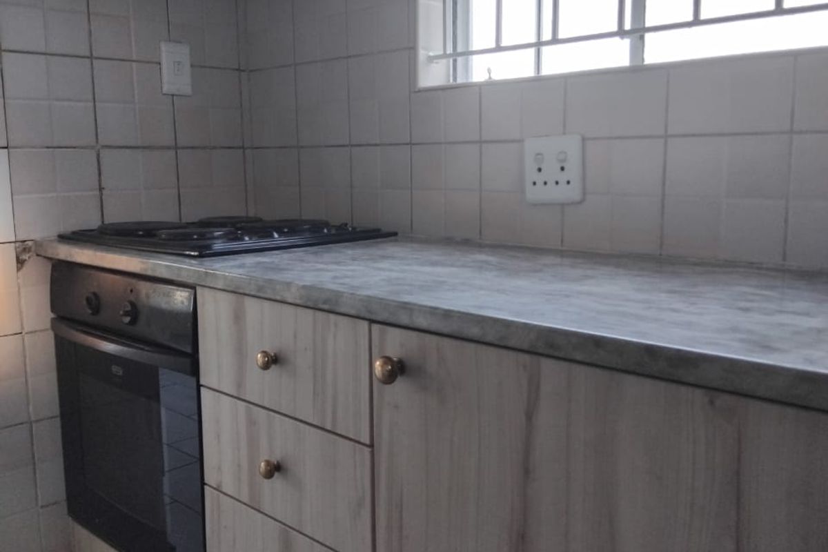 Stunning 2 bedroom house - Photo 3