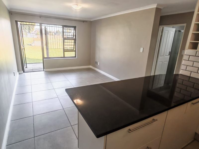 Ground Floor 2-Bedroom Apartment | Available Immediately - Photo 5