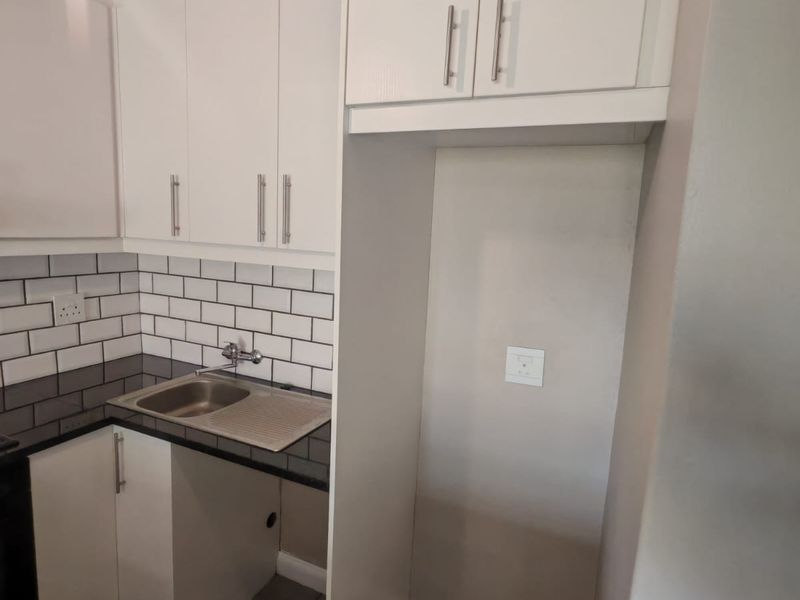 Ground Floor 2-Bedroom Apartment | Available Immediately - Photo 10