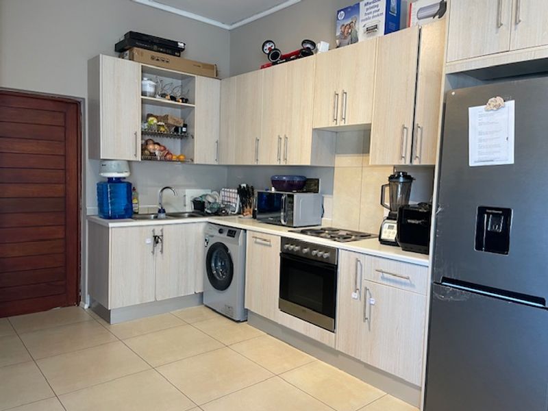 Swim, Gym, Dine & Relax – All in One Secure Complex - Photo 6