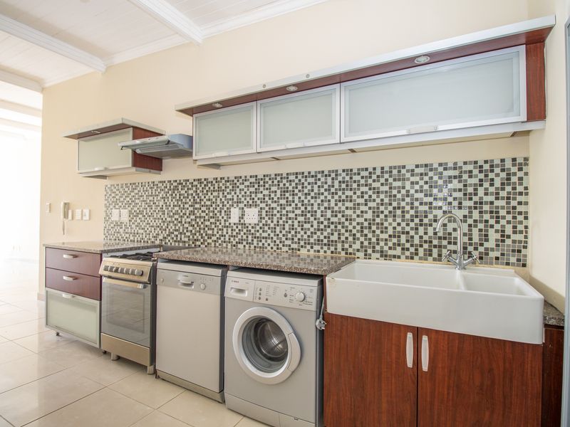 Apartment with Panoramic Views - Photo 6