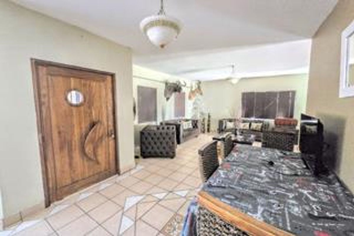 Expansive Family Home Close to Primary School - Photo 5