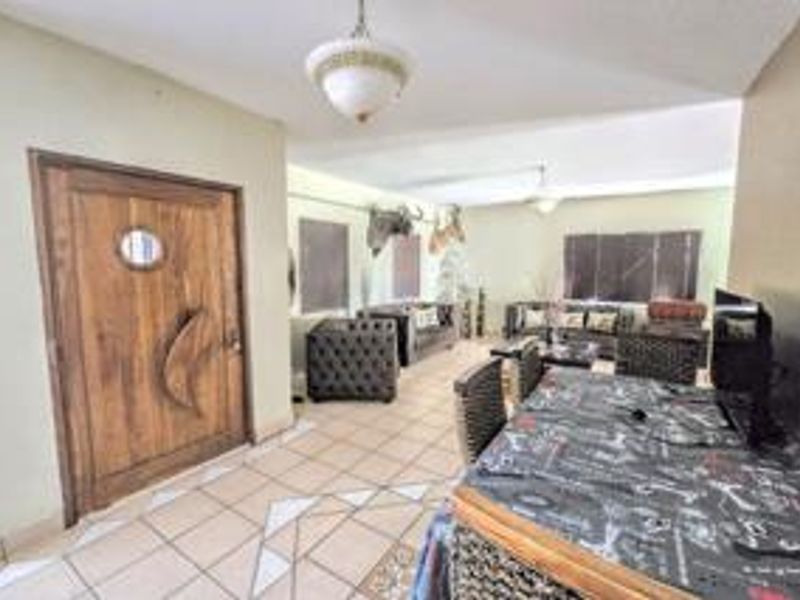 Expansive Family Home Close to Primary School - Photo 5