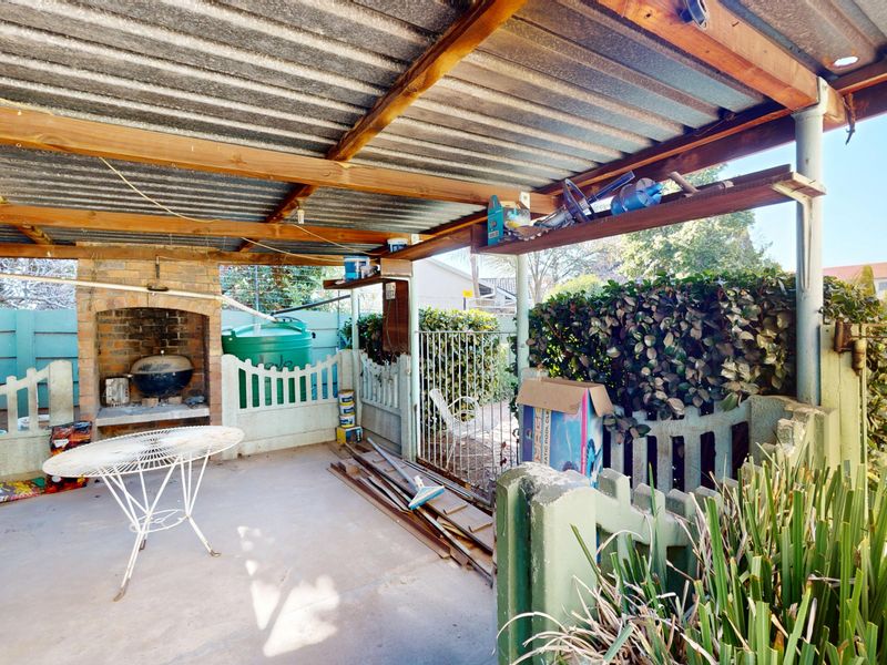 Spacious Family Home with Pool, Entertainment Area & Generator - Photo 2