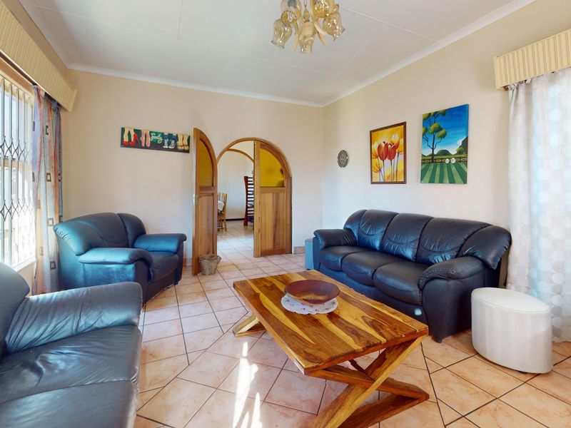 Spacious Family Home with Pool, Entertainment Area & Generator - Photo 9