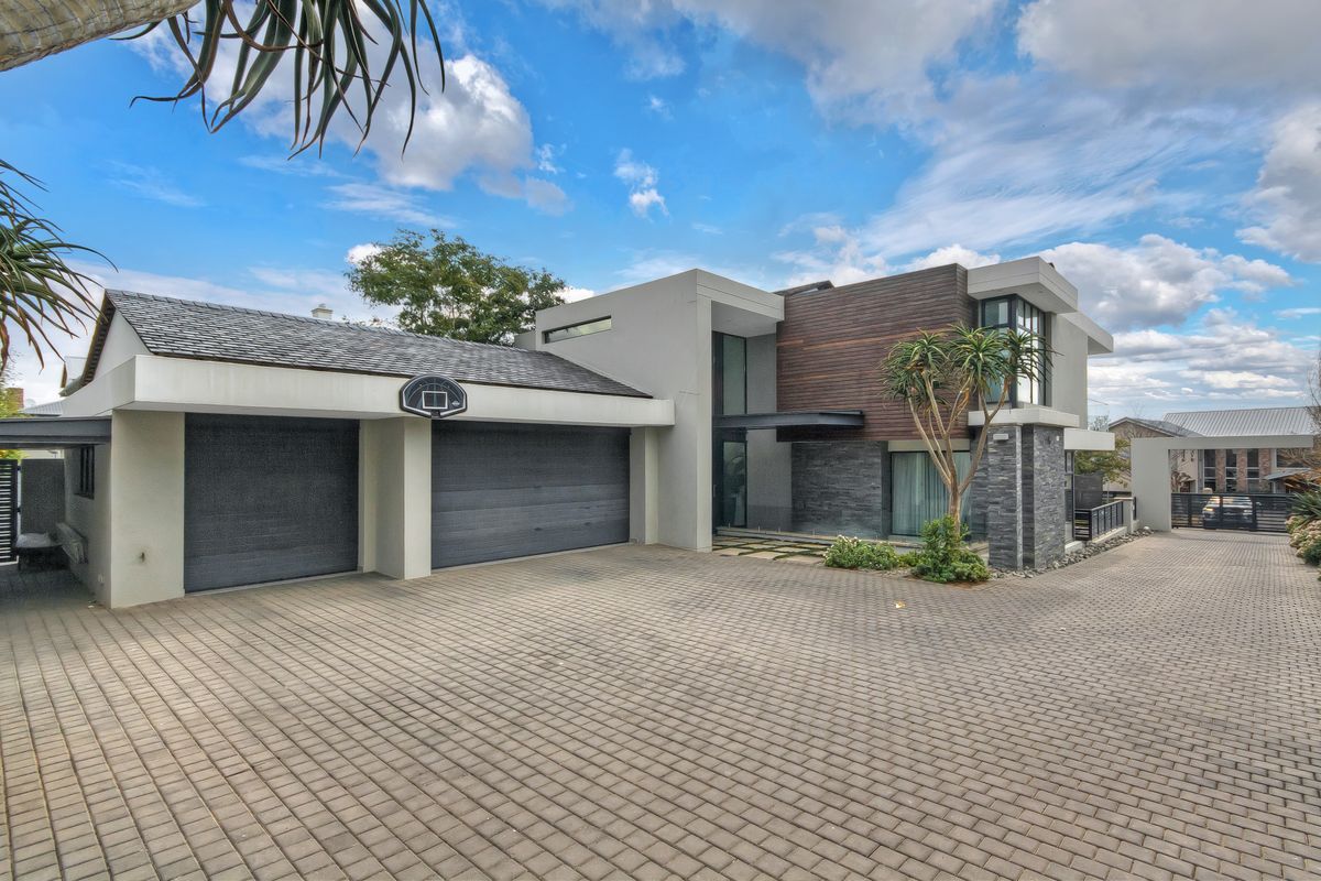 Exquisite 4-Bedroom Family Home Located in Waterfall Country Estate, Gate 6 - Photo 3
