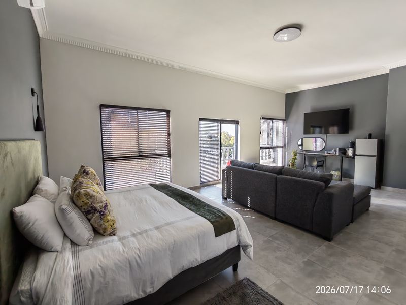 Exclusive Hospitality Investment: Boutique Hotel Potential in Pretoria North - Photo 9