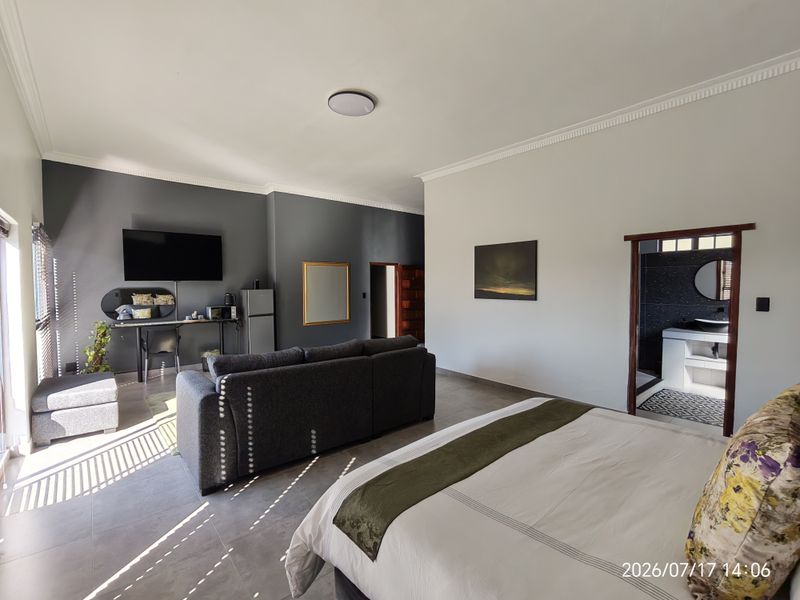 Exclusive Hospitality Investment: Boutique Hotel Potential in Pretoria North - Photo 8