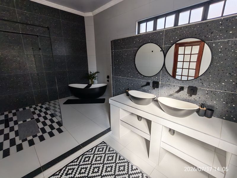 Exclusive Hospitality Investment: Boutique Hotel Potential in Pretoria North - Photo 7