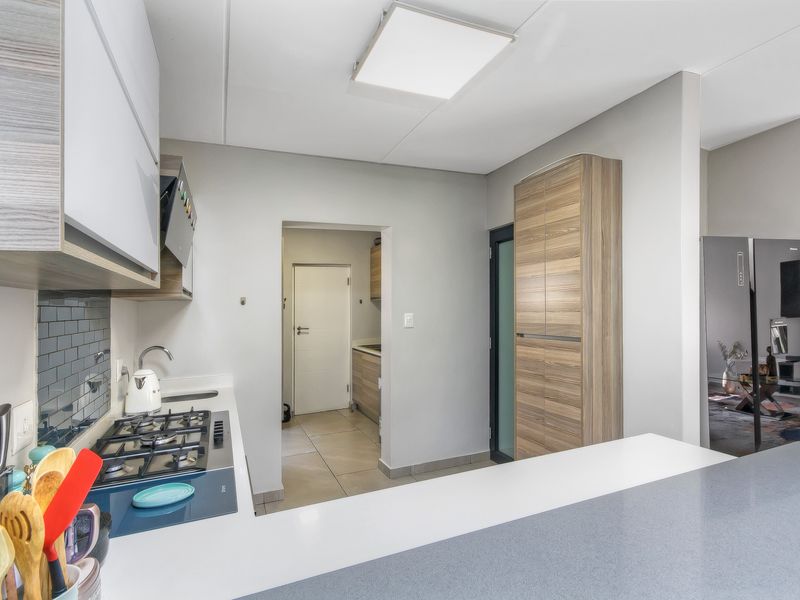 Modern 4-Bedroom Family Home in The Hutton - Photo 5