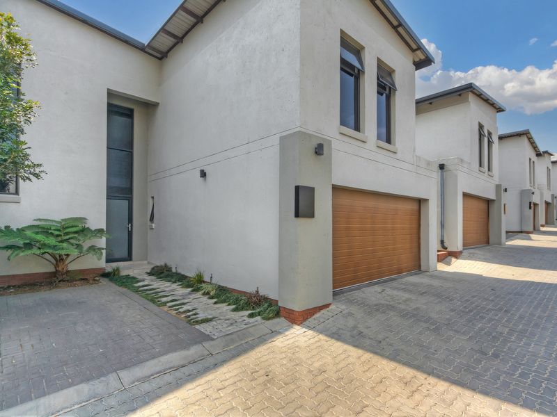 Modern 4-Bedroom Family Home in The Hutton - Photo 2