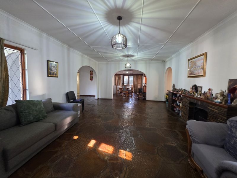 Spacious Family Home with Income-Generating Flatlet - Photo 7