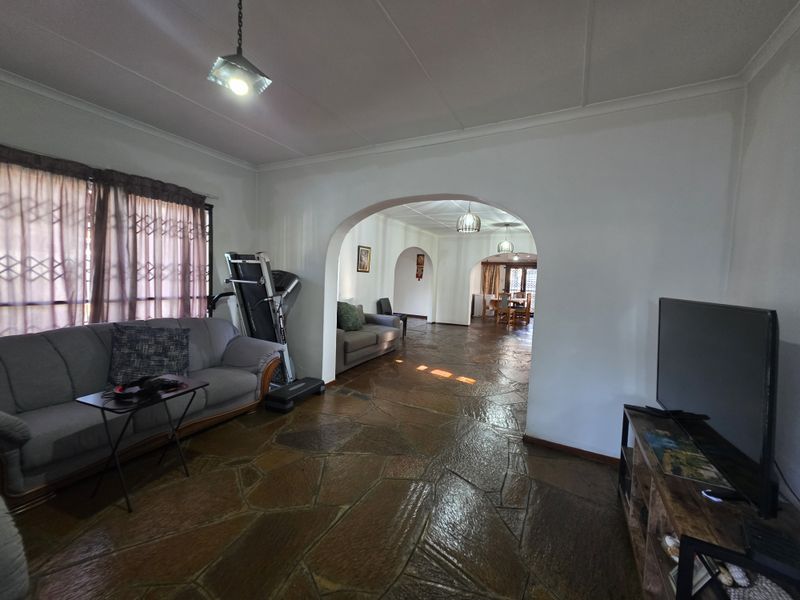 Spacious Family Home with Income-Generating Flatlet - Photo 6