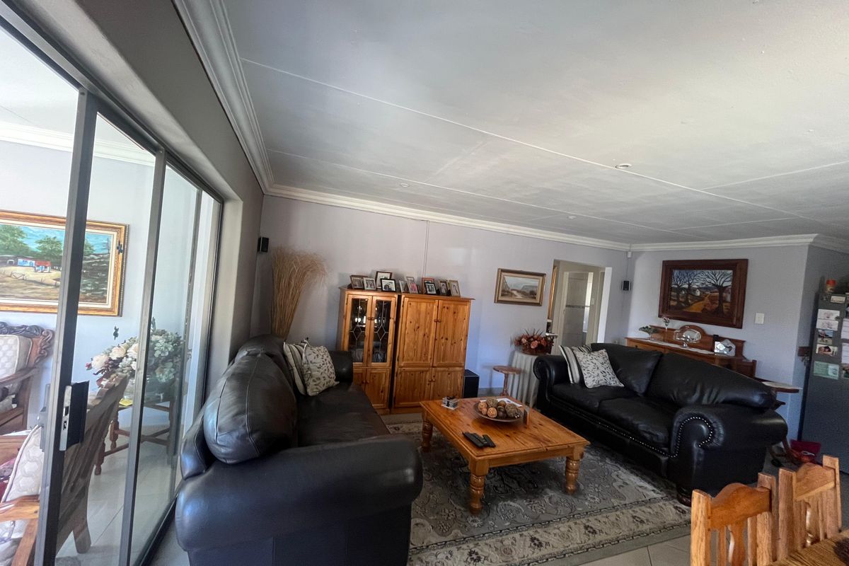 Charming & Cozy Retreat in the Heart of Frankfort – Your Perfect Home Awaits! - Photo 5