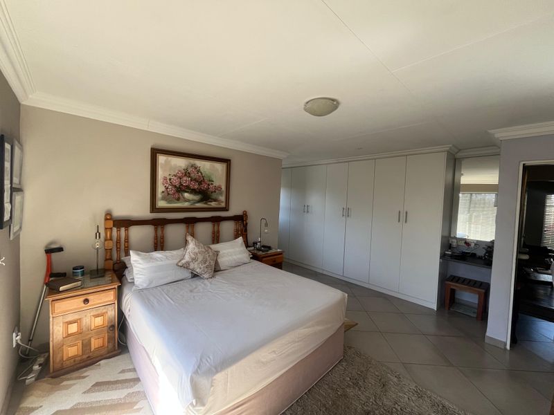 Charming & Cozy Retreat in the Heart of Frankfort – Your Perfect Home Awaits! - Photo 8