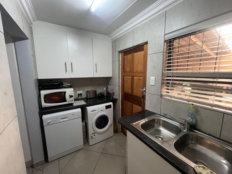 Charming & Cozy Retreat in the Heart of Frankfort – Your Perfect Home Awaits! - Photo 7