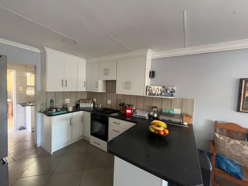 Charming & Cozy Retreat in the Heart of Frankfort – Your Perfect Home Awaits! - Photo 6