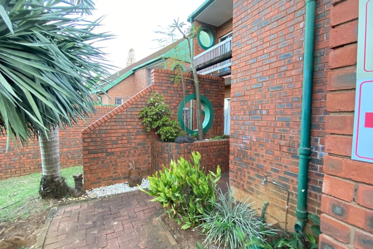 3 Bedroom Apartment for Sale - Photo 2