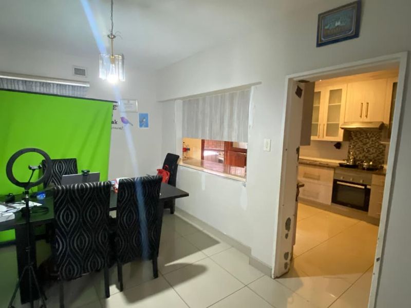 3 Bedroom Apartment for Sale - Photo 8